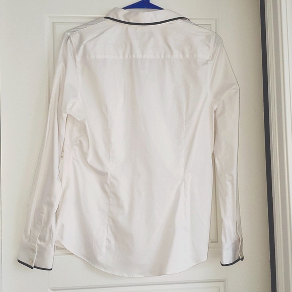 Banana Republic Women's Tailored Fit White Dress Shirt (size 10) - Picture 2 of 3